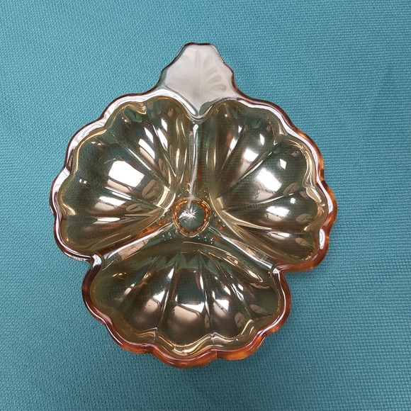 ๐ฐ Carnival Glass Marigold Iridescent Shamrock Leaf Pattern Jewelry Dish - Picture 2 of 4